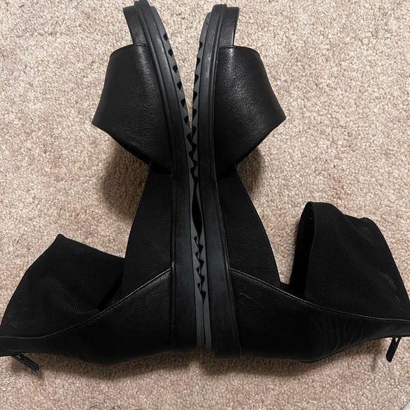 EILEEN FISHER BLACK WEDGE SANDALS Sz 7.5 - Picture 5 of 6